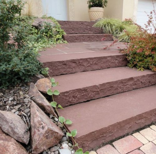 Schody a palisády z kameňa