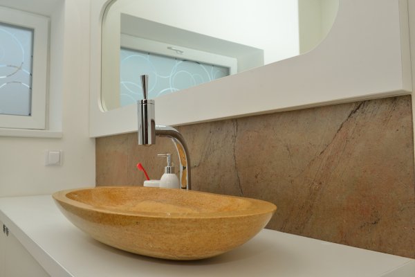 Kamenný obklad do kúpeľne