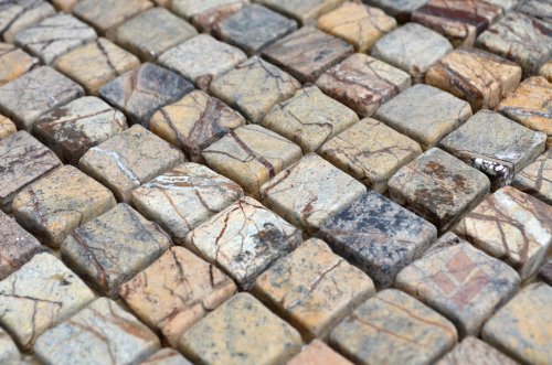 Mozaika a listela z kameňa